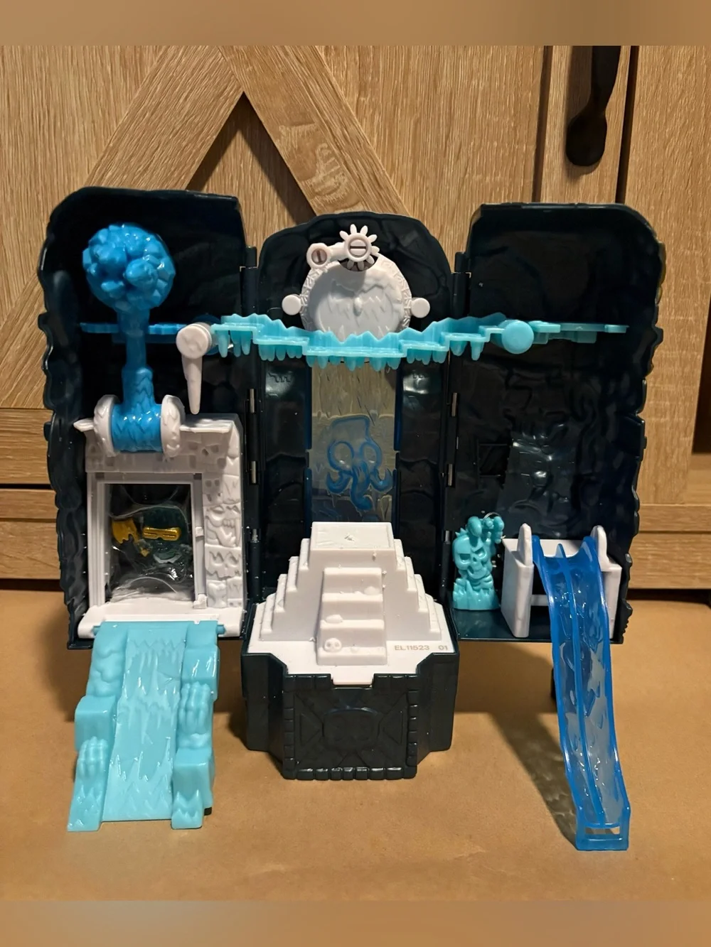 Treasure X Lost Lands Skull Island Frost Tower Playset